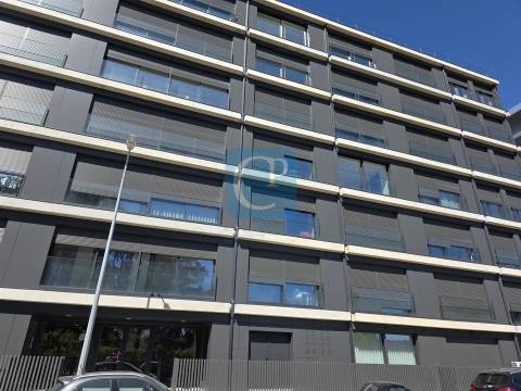 Apartamento T0 novo, mobilado e equipado junto à Circunvalação