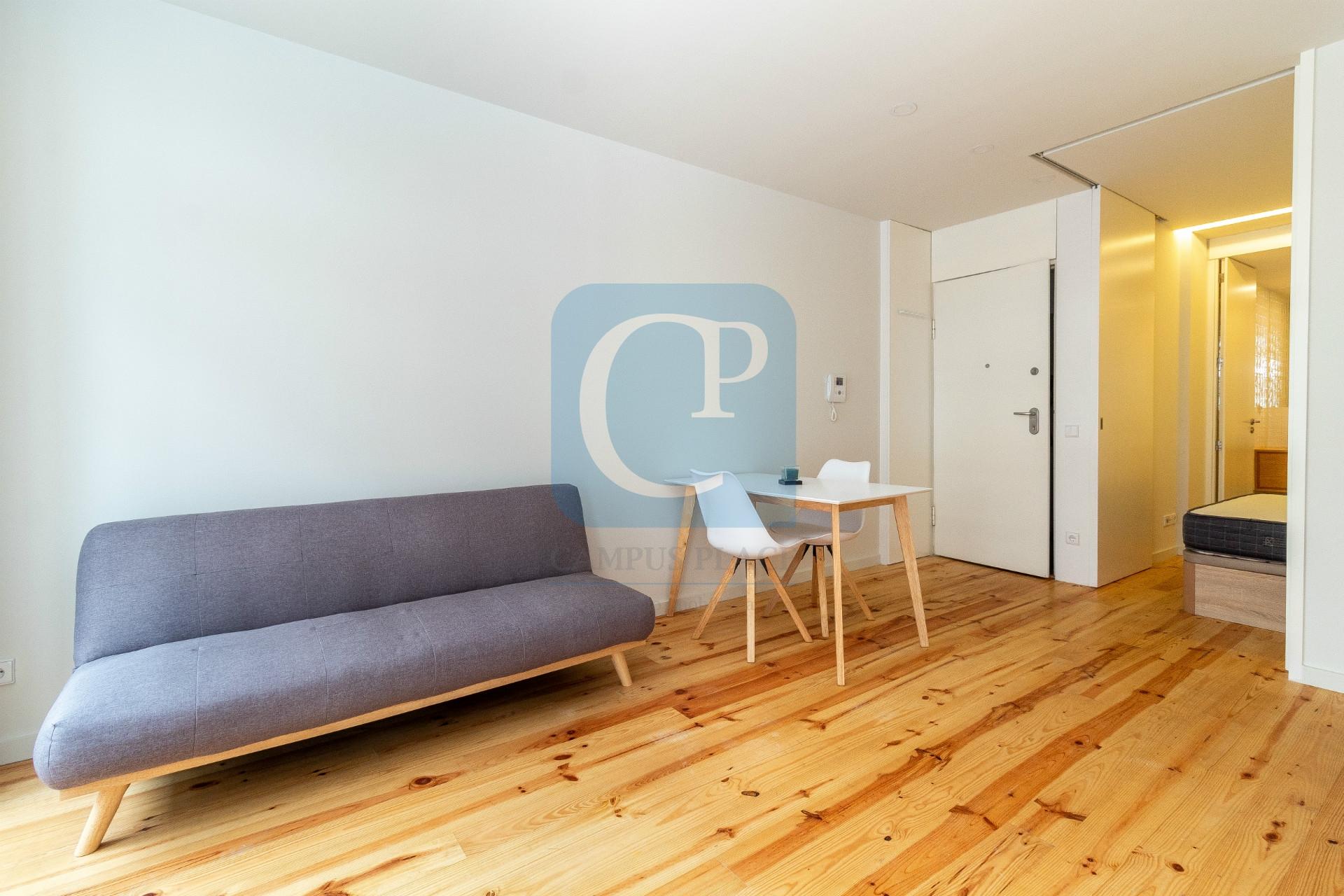 Apartamento T1 mobilado na Rua da Alegria, próximo do Marquês