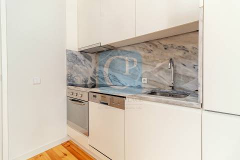 Apartamento T1 mobilado na Rua da Alegria, próximo do Marquês