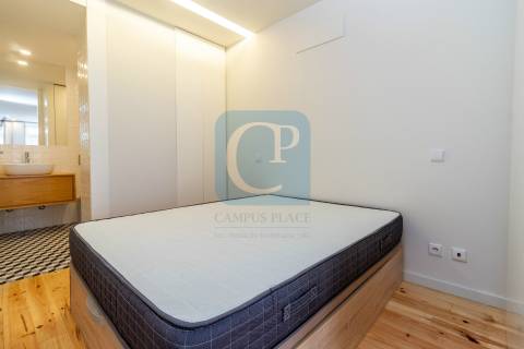 Apartamento T1 mobilado na Rua da Alegria, próximo do Marquês