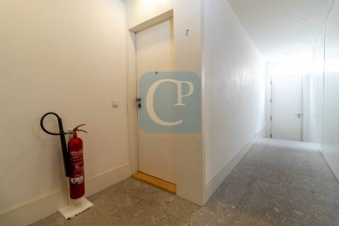 Apartamento T1 mobilado na Rua da Alegria, próximo do Marquês