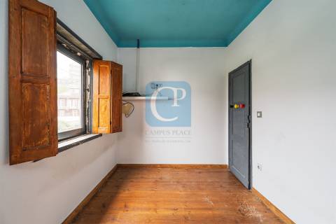 Moradia Geminada V3 à Avenida Fernão Magalhães, Porto