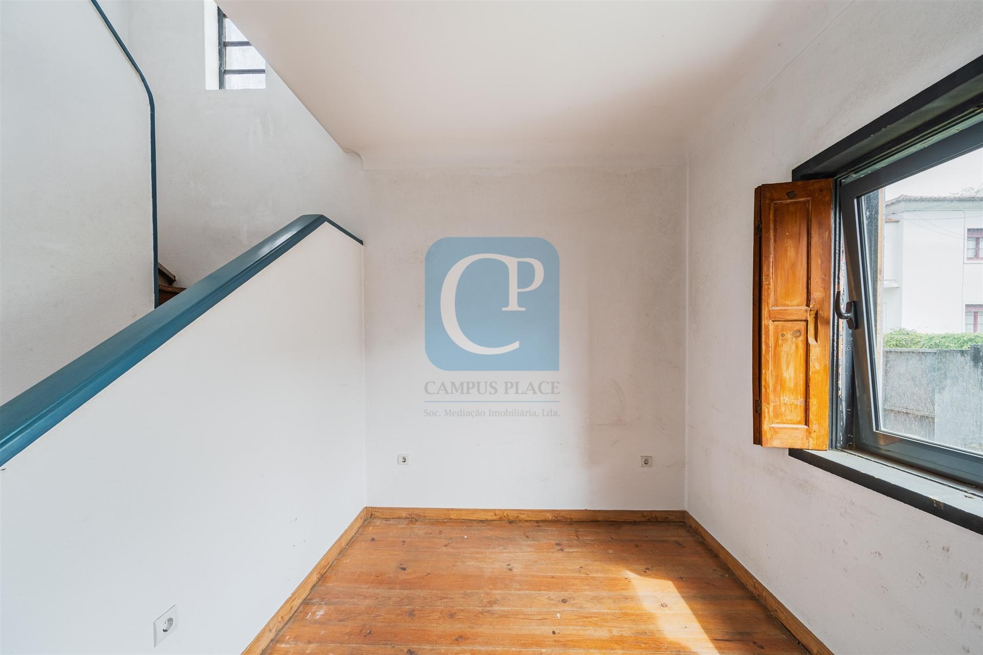 Moradia Geminada V3 à Avenida Fernão Magalhães, Porto