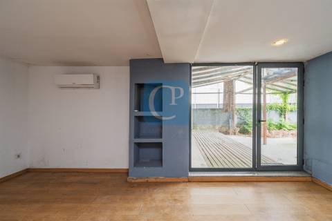 Moradia Geminada V3 à Avenida Fernão Magalhães, Porto