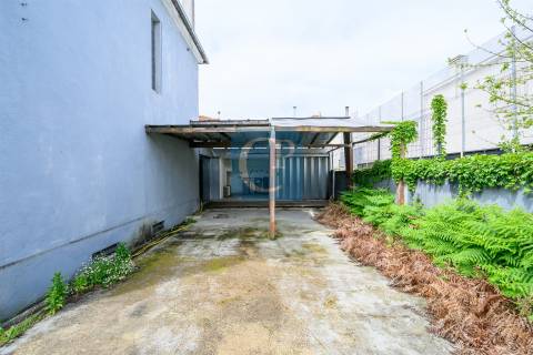 Moradia Geminada V3 à Avenida Fernão Magalhães, Porto