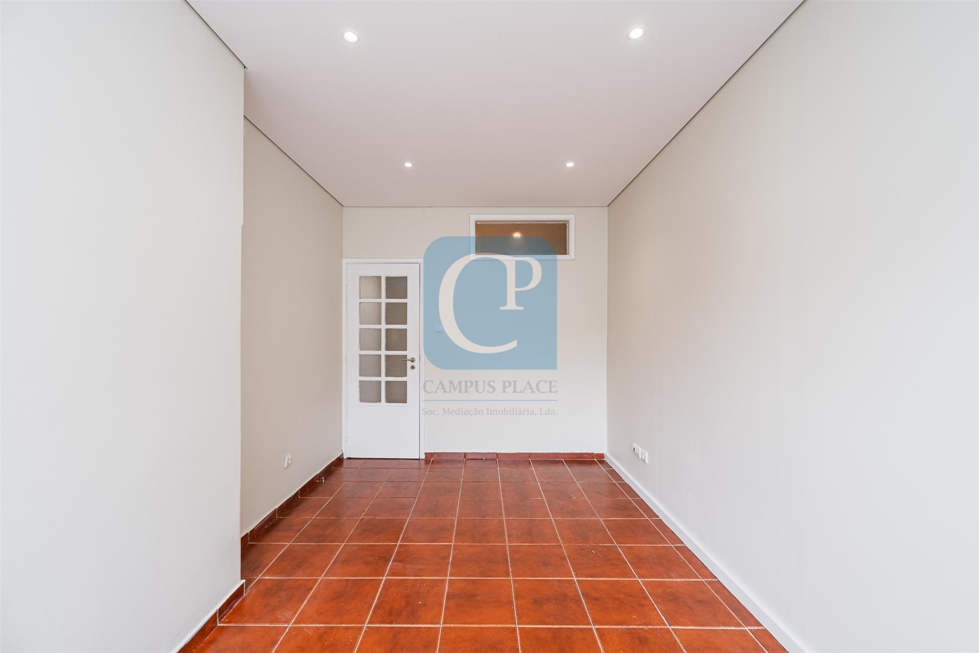 Apartamento T2 em Pedrouços, próximo à Rotunda da Areosa, Pedrouços, Maia