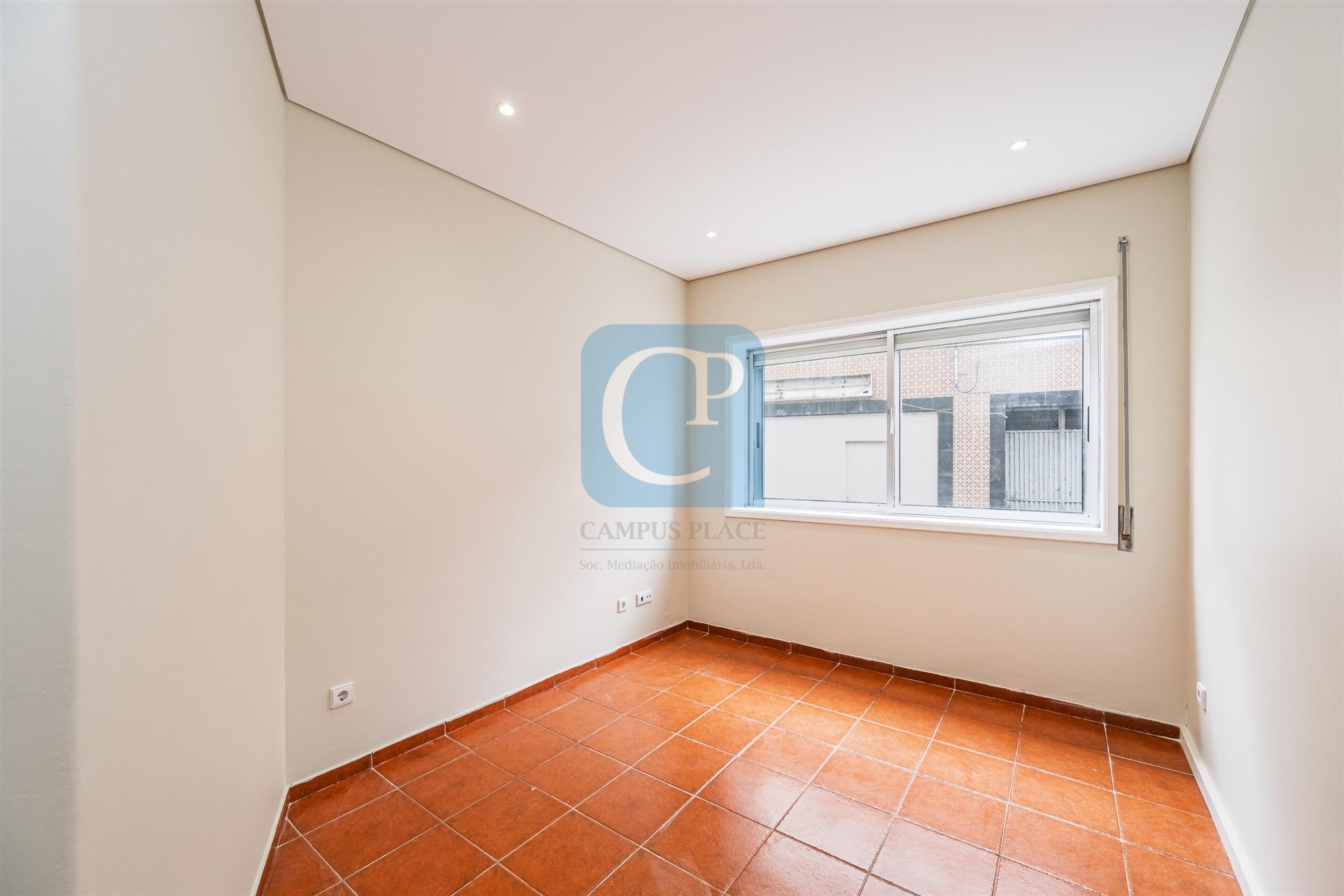 Apartamento T2 em Pedrouços, próximo à Rotunda da Areosa, Pedrouços, Maia