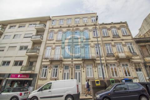 Apartamento T1kit, junto à Avenida da Boavista