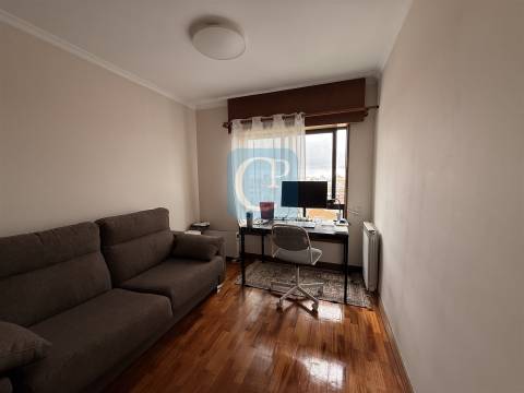 Apartamento T2 luminoso com garagem na Boavista, Porto
