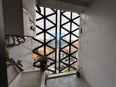 Apartamento T2 luminoso com garagem na Boavista, Porto
