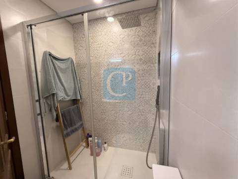 Apartamento T2 luminoso com garagem na Boavista, Porto