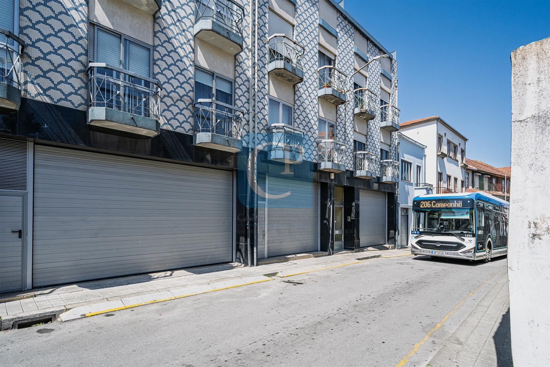 Loja à zona da Arca d’Água, Paranhos, Porto