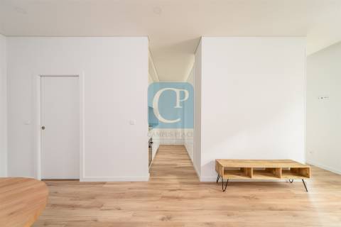 Apartamento T0, mobilado e equipado, ao Hospital São João