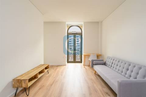 Apartamento T0, mobilado e equipado, ao Hospital São João