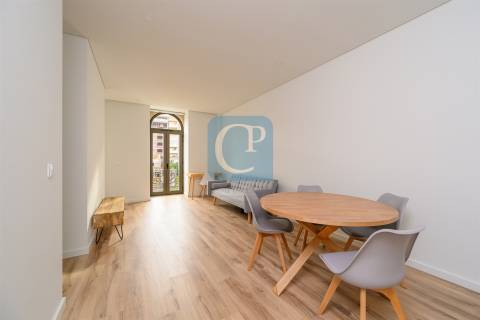 Apartamento T0, mobilado e equipado, ao Hospital São João