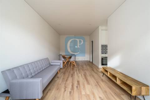 Apartamento T0, mobilado e equipado, ao Hospital São João