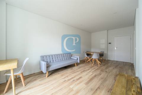 Apartamento T0, mobilado e equipado, ao Hospital São João