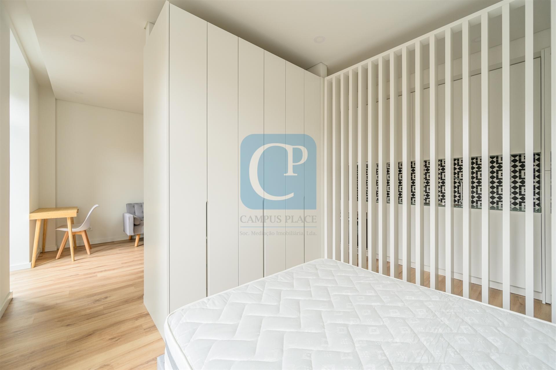 Apartamento T0, mobilado e equipado, ao Hospital São João