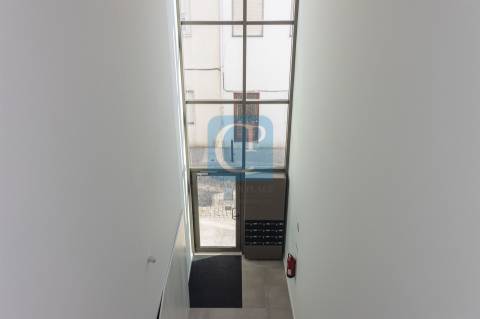 Apartamento T0, mobilado e equipado, ao Hospital São João