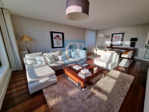 Apartamento T3 na primeira linha de mar em Leça da Palmeira
