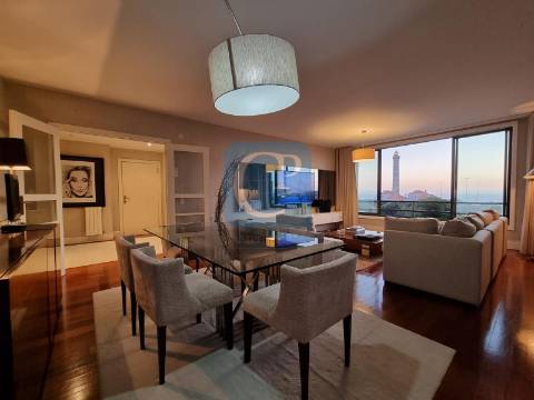 Apartamento T3 na primeira linha de mar em Leça da Palmeira