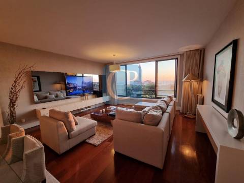 Apartamento T3 na primeira linha de mar em Leça da Palmeira