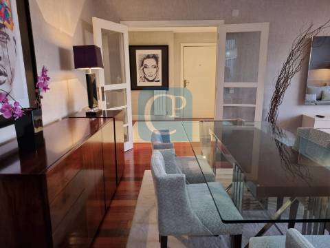 Apartamento T3 na primeira linha de mar em Leça da Palmeira