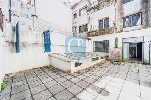 Loja para Comércio ou Serviços na Baixa do Porto