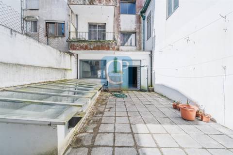 Loja para Comércio ou Serviços na Baixa do Porto