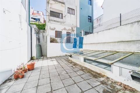 Loja para Comércio ou Serviços na Baixa do Porto