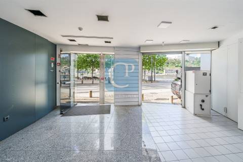 Loja para Comércio ou Serviços na Baixa do Porto
