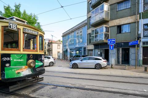 Loja para Comércio ou Serviços na Baixa do Porto