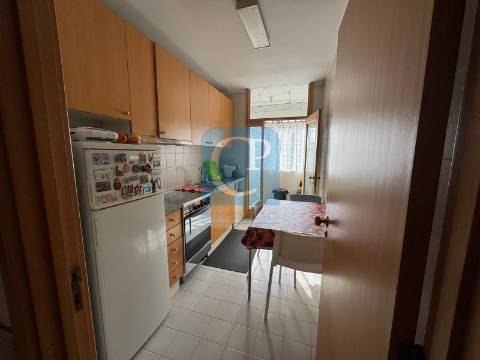 Apartamento T2, em frente ao Hospital de São João, Paranhos, Porto