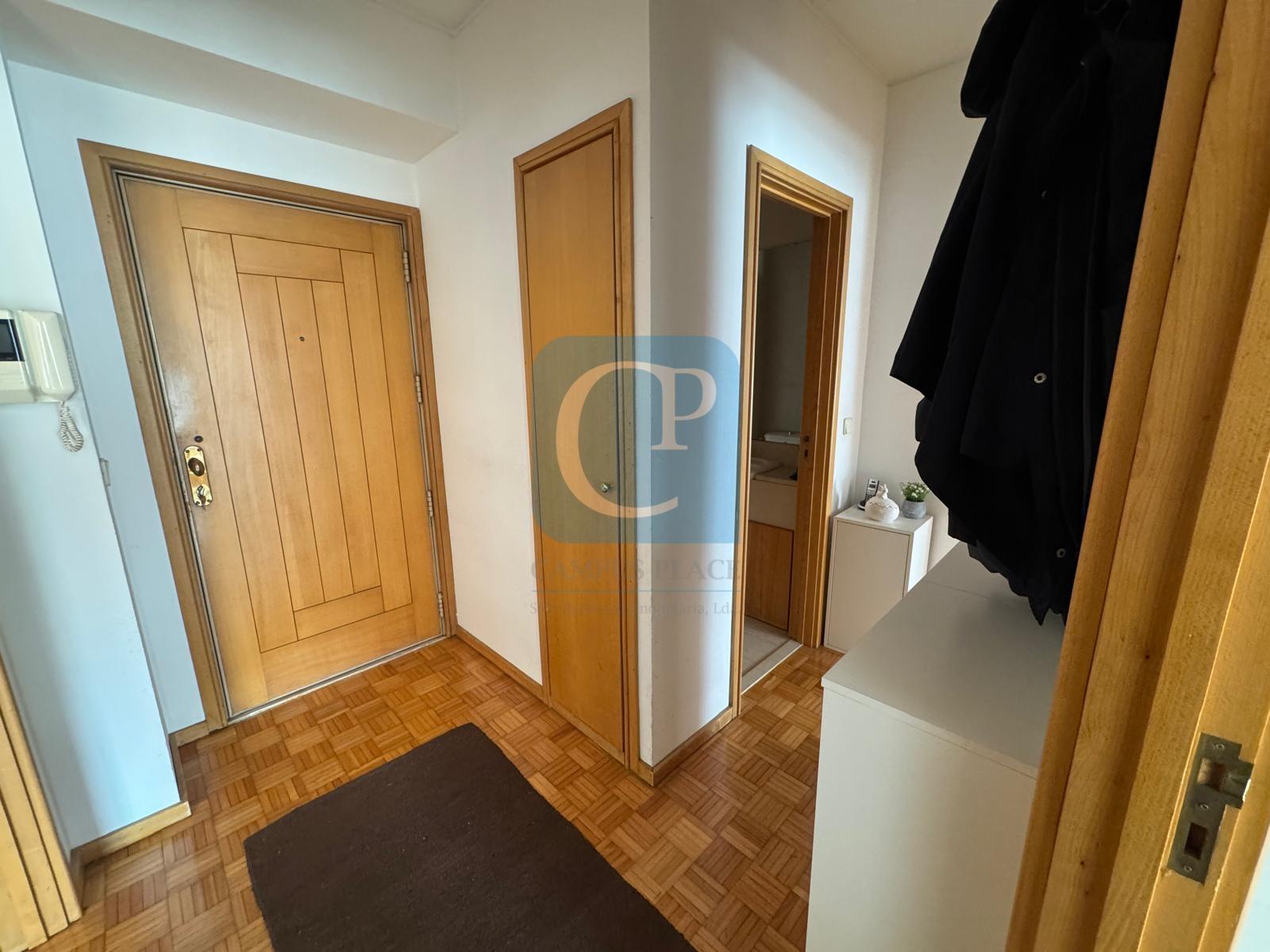 Apartamento T2, em frente ao Hospital de São João, Paranhos, Porto
