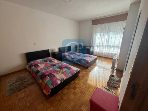 Apartamento T2, em frente ao Hospital de São João, Paranhos, Porto
