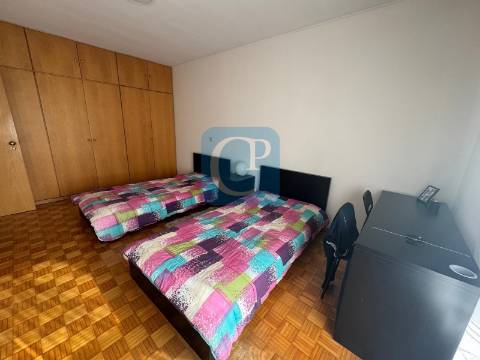 Apartamento T2, em frente ao Hospital de São João, Paranhos, Porto