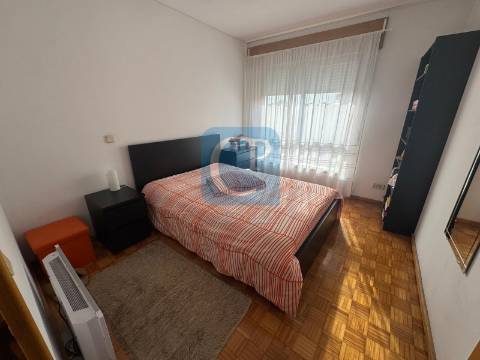 Apartamento T2, em frente ao Hospital de São João, Paranhos, Porto