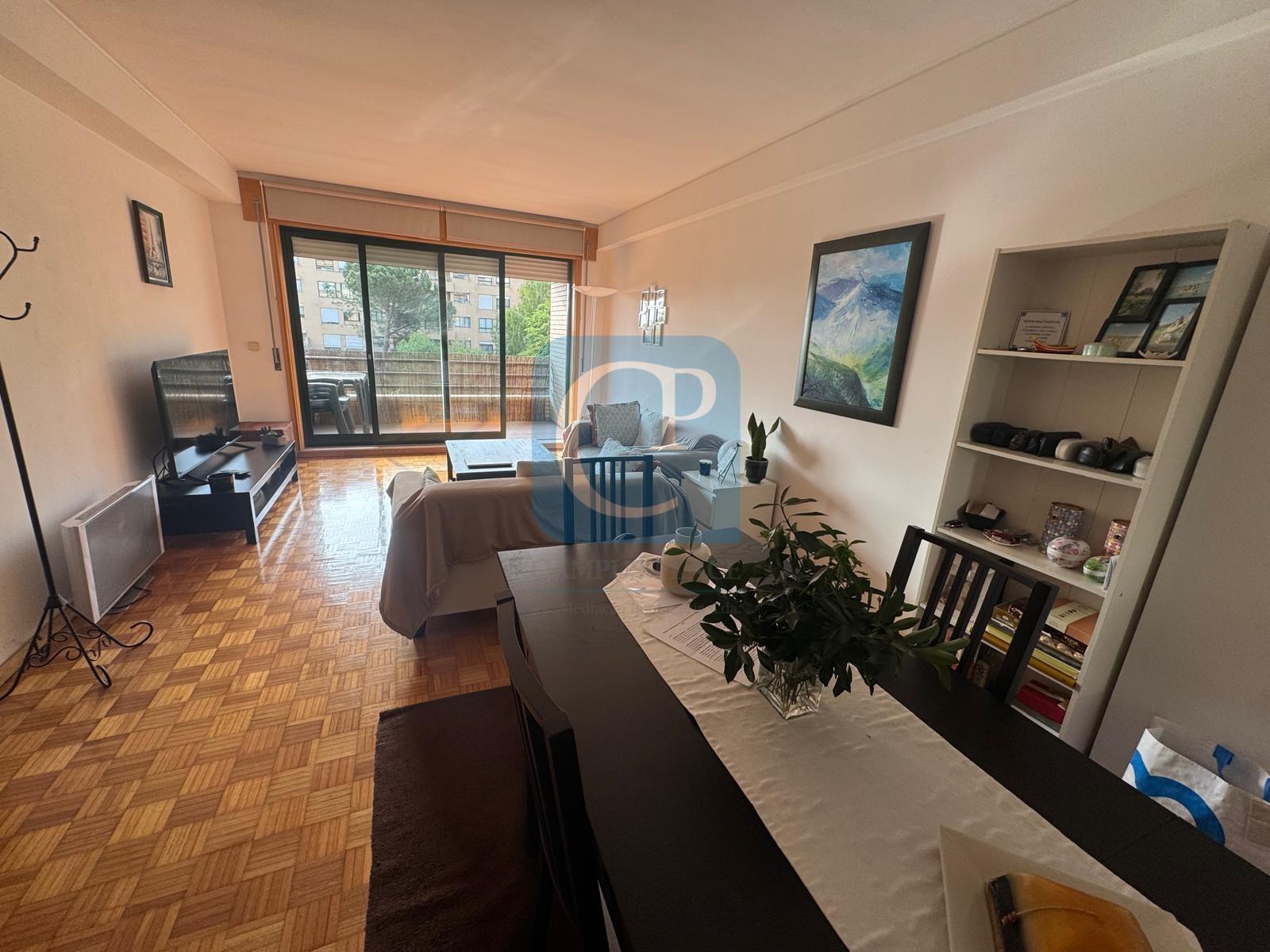 Apartamento T2, em frente ao Hospital de São João, Paranhos, Porto