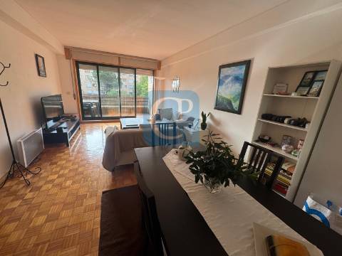 Apartamento T2, em frente ao Hospital de São João, Paranhos, Porto