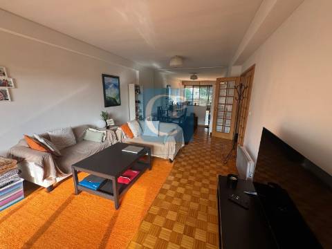 Apartamento T2, em frente ao Hospital de São João, Paranhos, Porto
