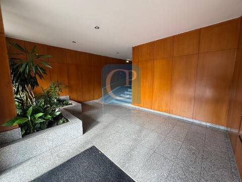 Apartamento T2, em frente ao Hospital de São João, Paranhos, Porto