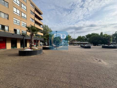 Apartamento T2, em frente ao Hospital de São João, Paranhos, Porto