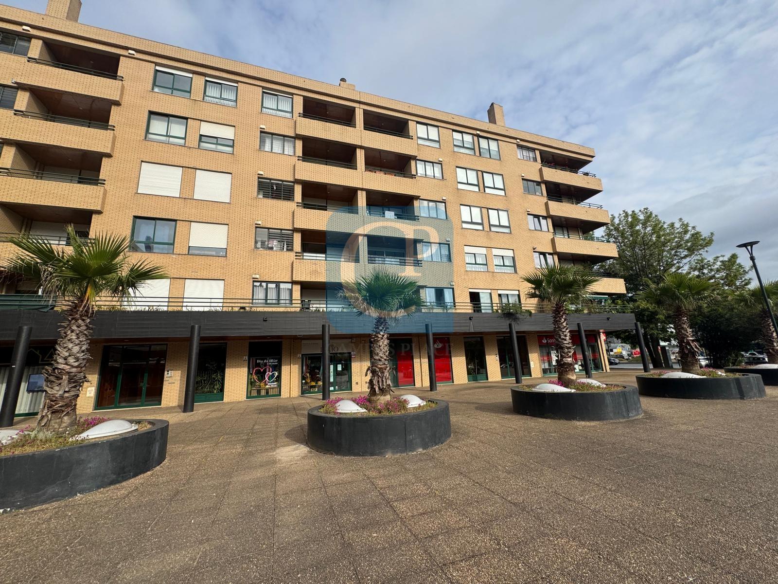 Apartamento T2, em frente ao Hospital de São João, Paranhos, Porto
