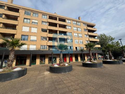 Apartamento T2, em frente ao Hospital de São João, Paranhos, Porto