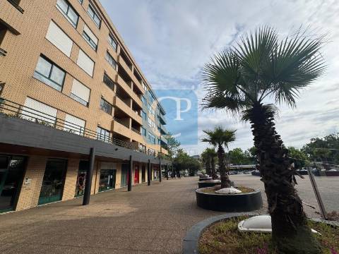 Apartamento T2, em frente ao Hospital de São João, Paranhos, Porto