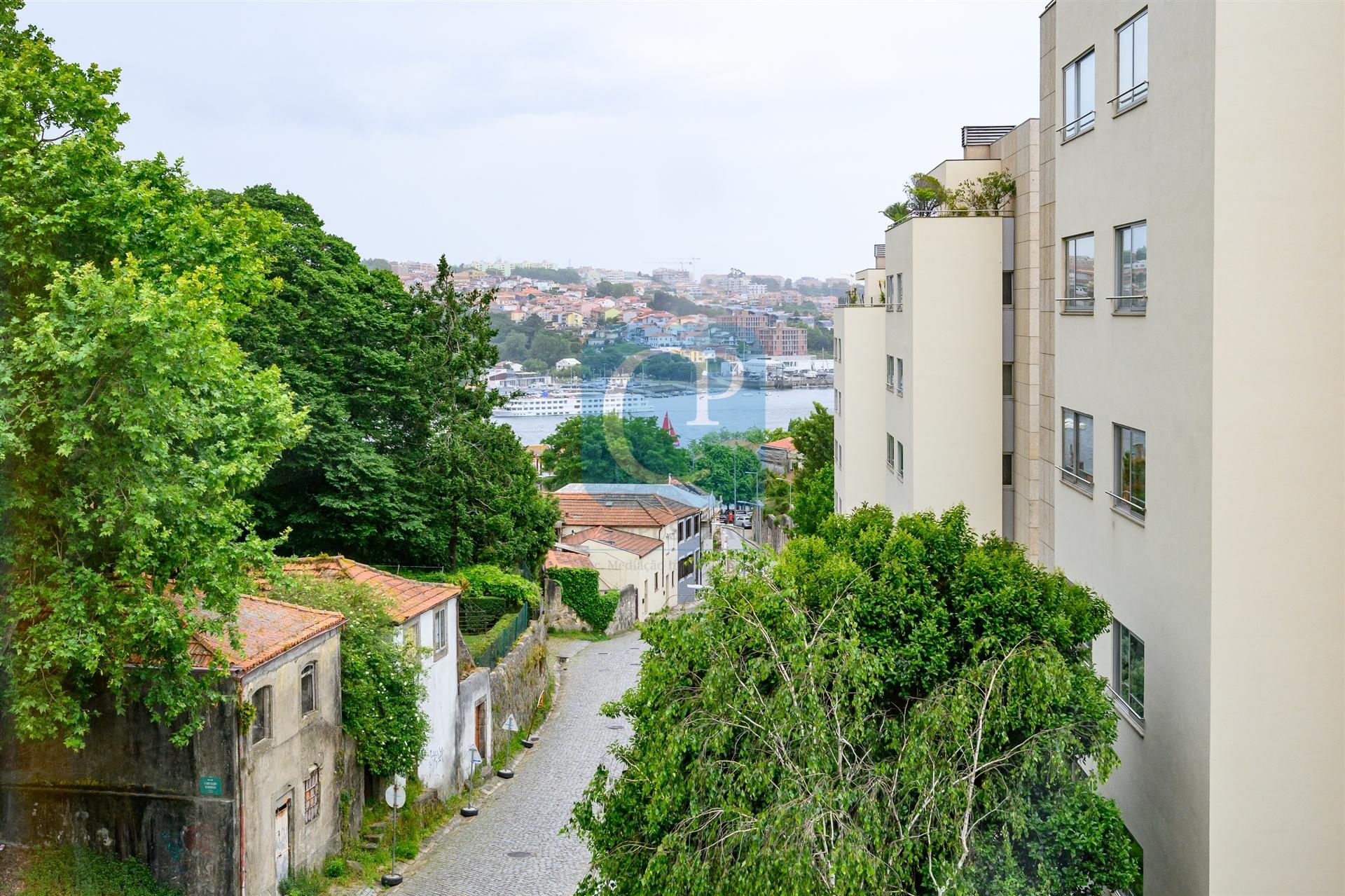 Apartamento T1 equipado, em Lordelo do Ouro
