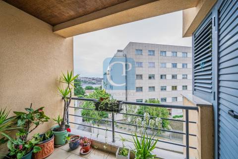 Apartamento T1 equipado, em Lordelo do Ouro