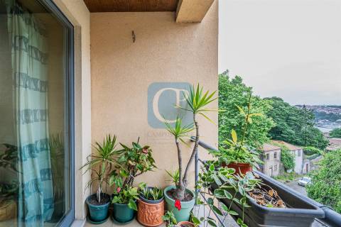 Apartamento T1 equipado, em Lordelo do Ouro