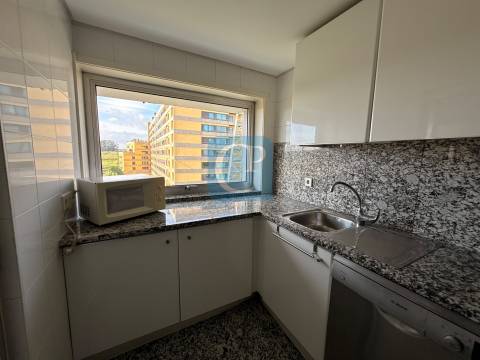 Apartamento T2 com lugar de garagem e arrumos em Vermoim na Maia