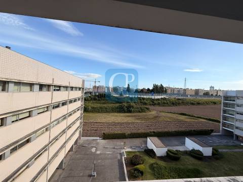 Apartamento T2 com lugar de garagem e arrumos em Vermoim na Maia